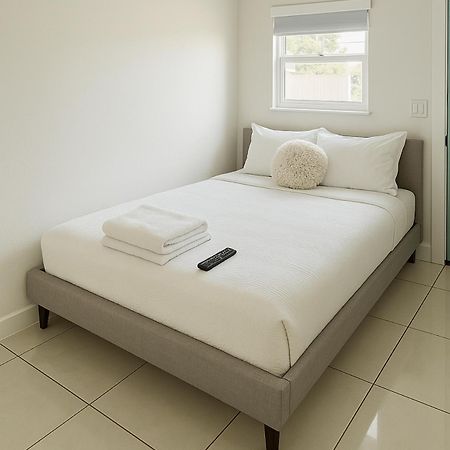 Modern Home - Termpurpedic Queen Bed, Laundry, Free Parkging, Ev Tesla Hollywood Exterior foto